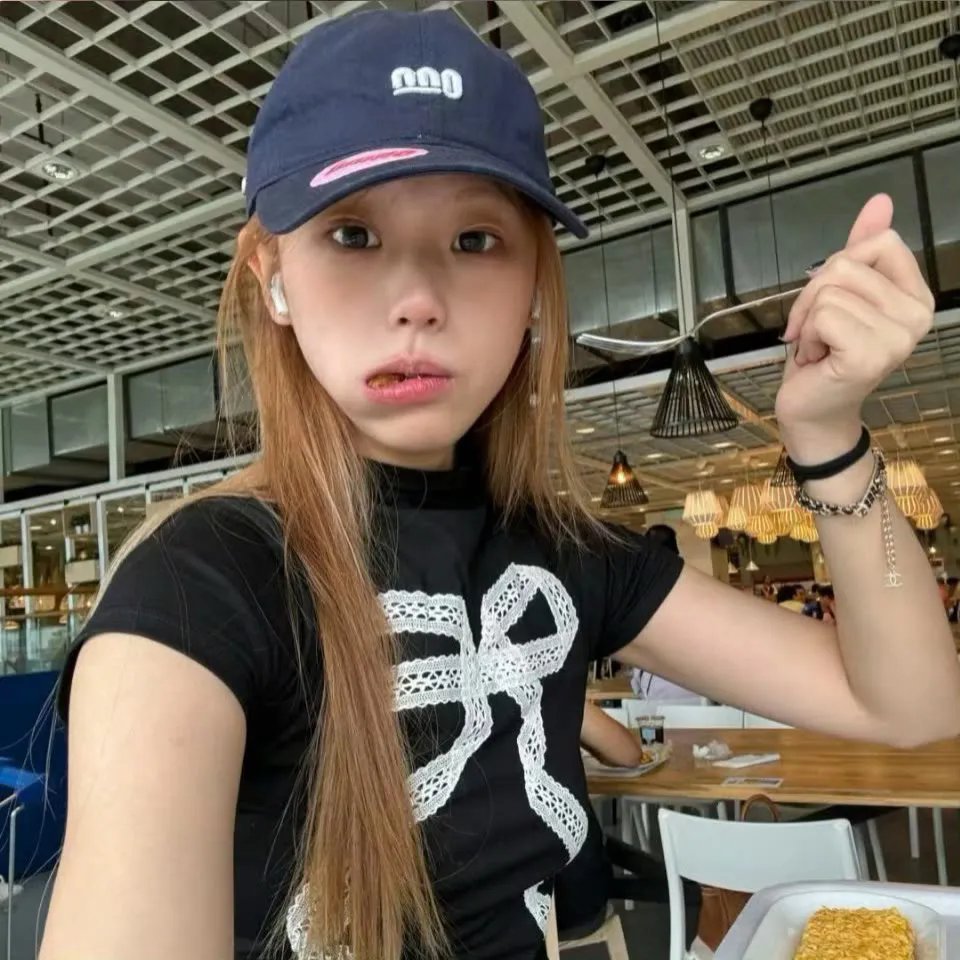 劳拉·马尔斯的眼睛